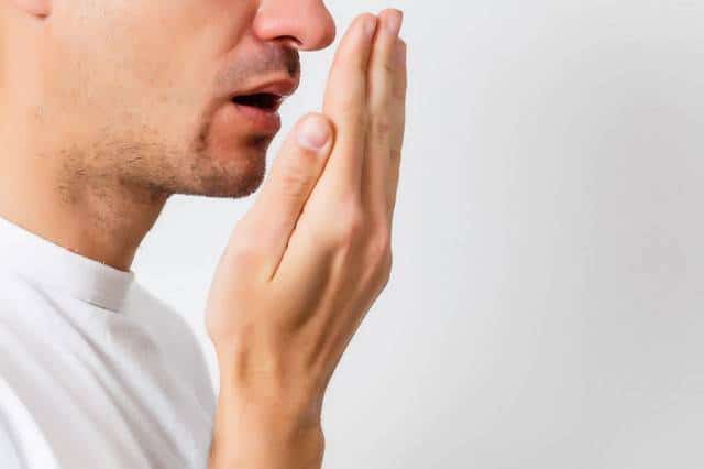 بطريقة بسيطة وسهلة اجعل رائحة نفسك منعشة طوال اليوم وتخلص من رائحة الفم والنفس الكريهة..