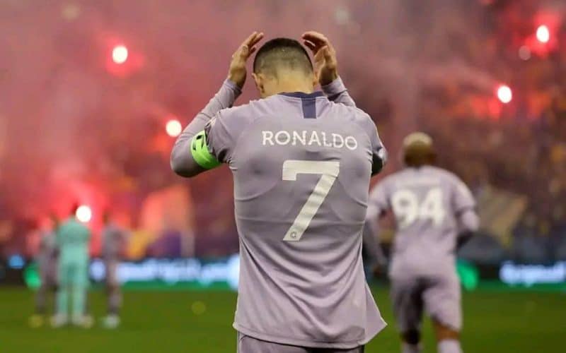 دوليا الاتفاق على توقيف لاعب النصر السعودي رونالدو لمدة شهر من اللعب لهذا السبب
