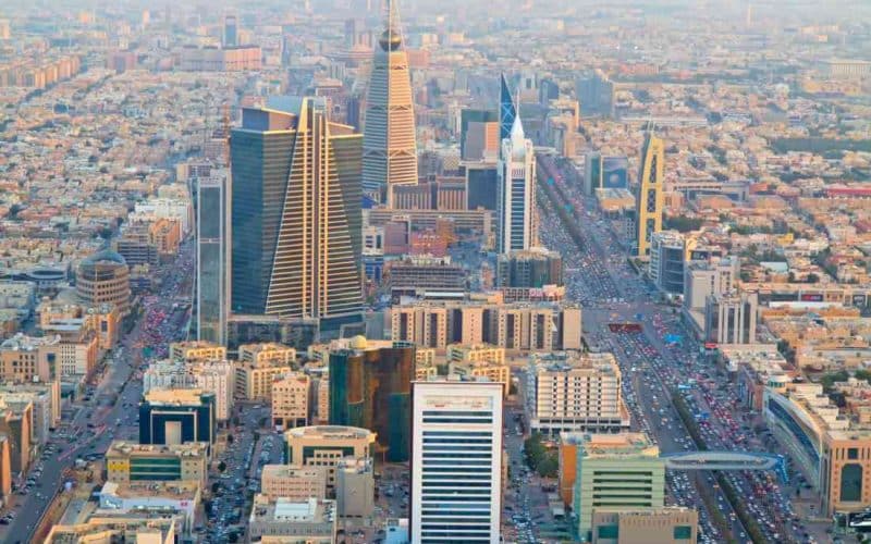 أطول عطلة رسمية ينتظرها موظفو الجهات الحكومية  في السعودية  منذ بداية العام 2023م والتي ستبدأ ..