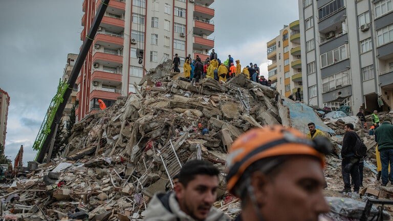 السفارة السعودية في تركيا تطلب كافة رعاياها المتواجدين في مناطق الزلزال المدمر العودة الى اراضي المملكة