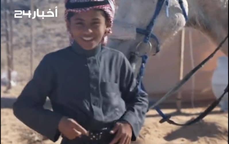شاهد: الطفل الذي يحمل الاصالة السعودية “يزن” يحصل على ثروة ضخمة من امير تبوك في المملكة
